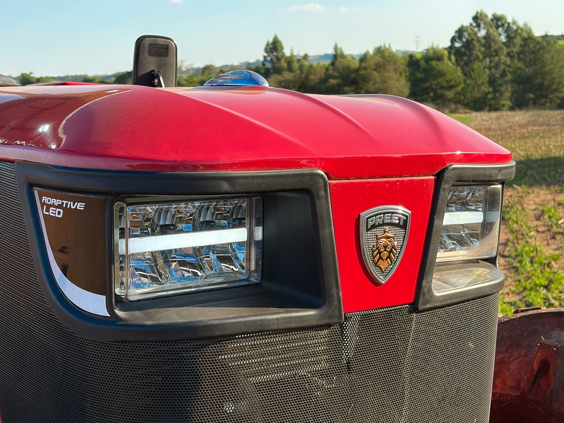 Test Drive exclusivo com o trator 9049 Super, da indiana Preet