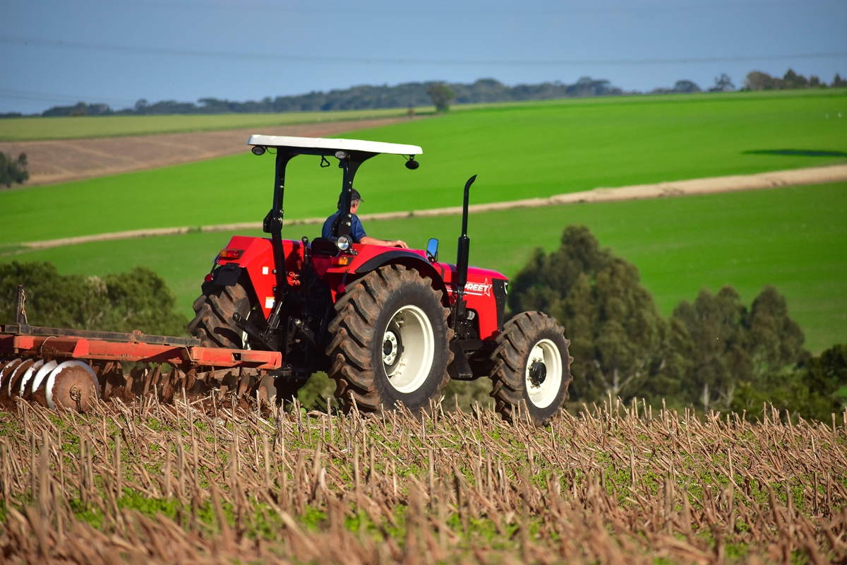 Test Drive exclusivo com o trator 9049 Super, da indiana Preet