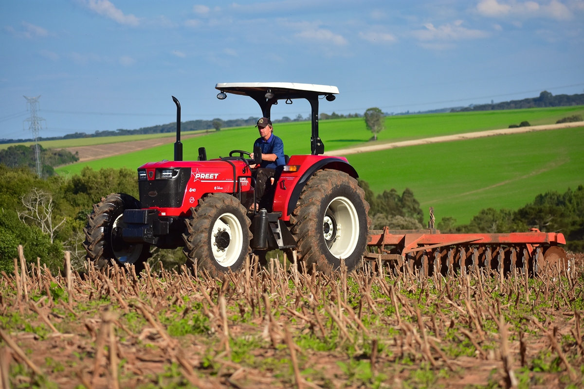 Test Drive exclusivo com o trator 9049 Super, da indiana Preet