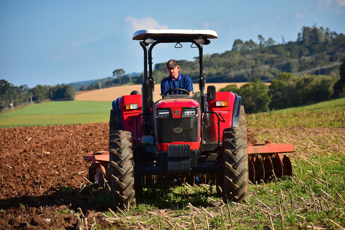 Test Drive exclusivo com o trator 9049 Super, da indiana Preet