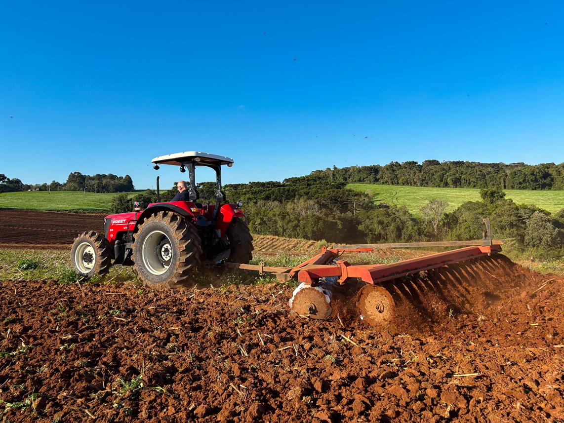 Test Drive exclusivo com o trator 9049 Super, da indiana Preet