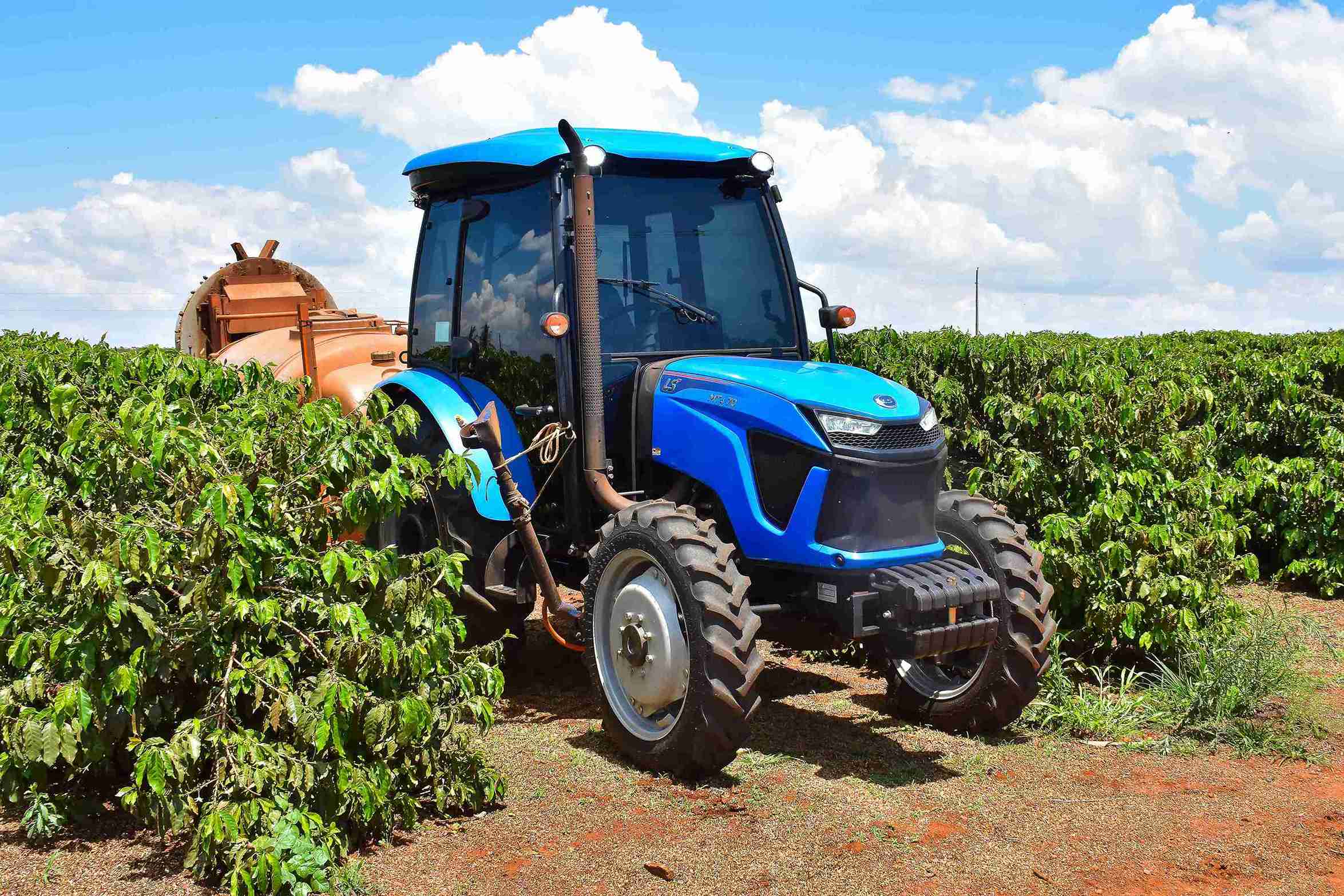 Test drive exclusivo com o trator MT4 70, da LS Tractor